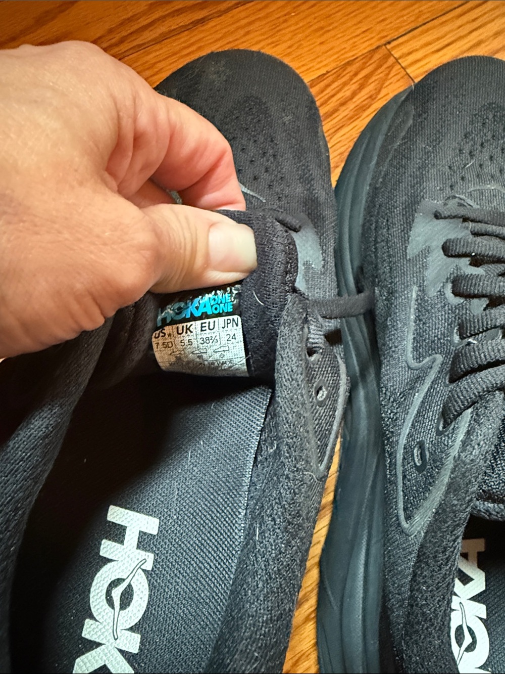 Hoka CLIFTON 10 SIZE 7.5 D WIDE  All-Black Athletic Running Shoes - Picture 2 of 4